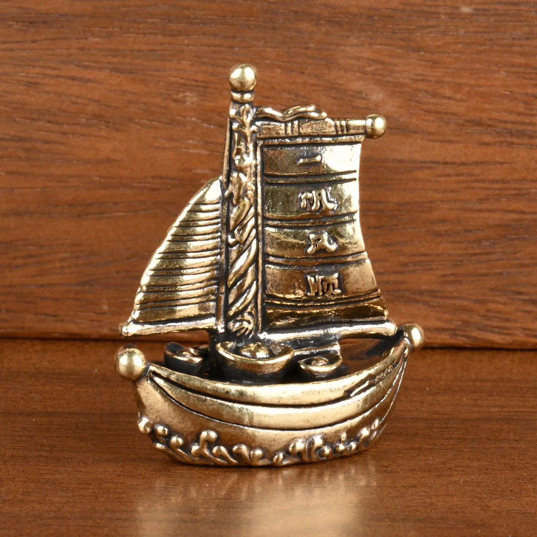 Brass Retro Creative Smooth Sailing Wine Cabinet Decorative Handicrafts, Office and Living Room Desktop Sailboat Mini Ornaments