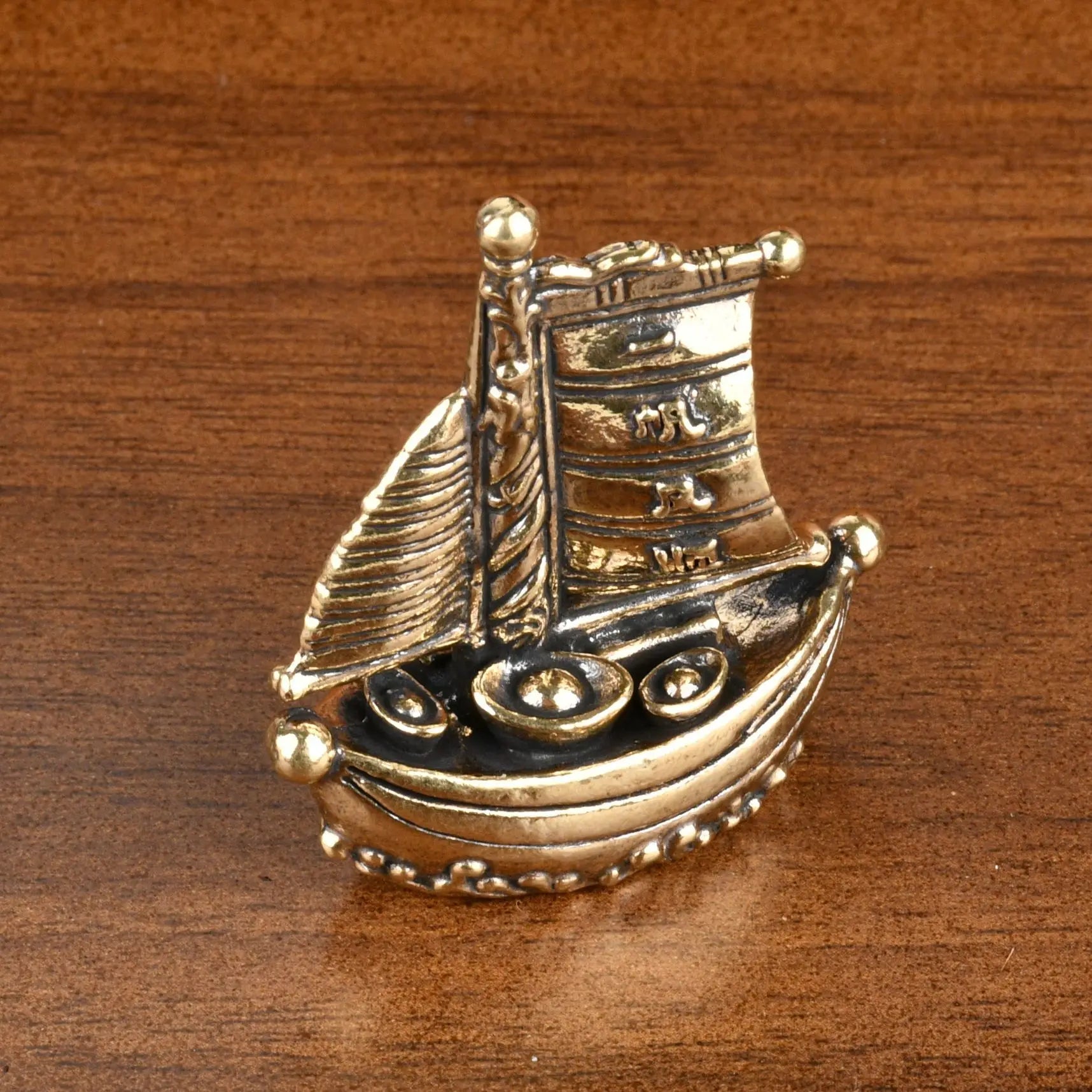 Brass Retro Creative Smooth Sailing Wine Cabinet Decorative Handicrafts, Office and Living Room Desktop Sailboat Mini Ornaments