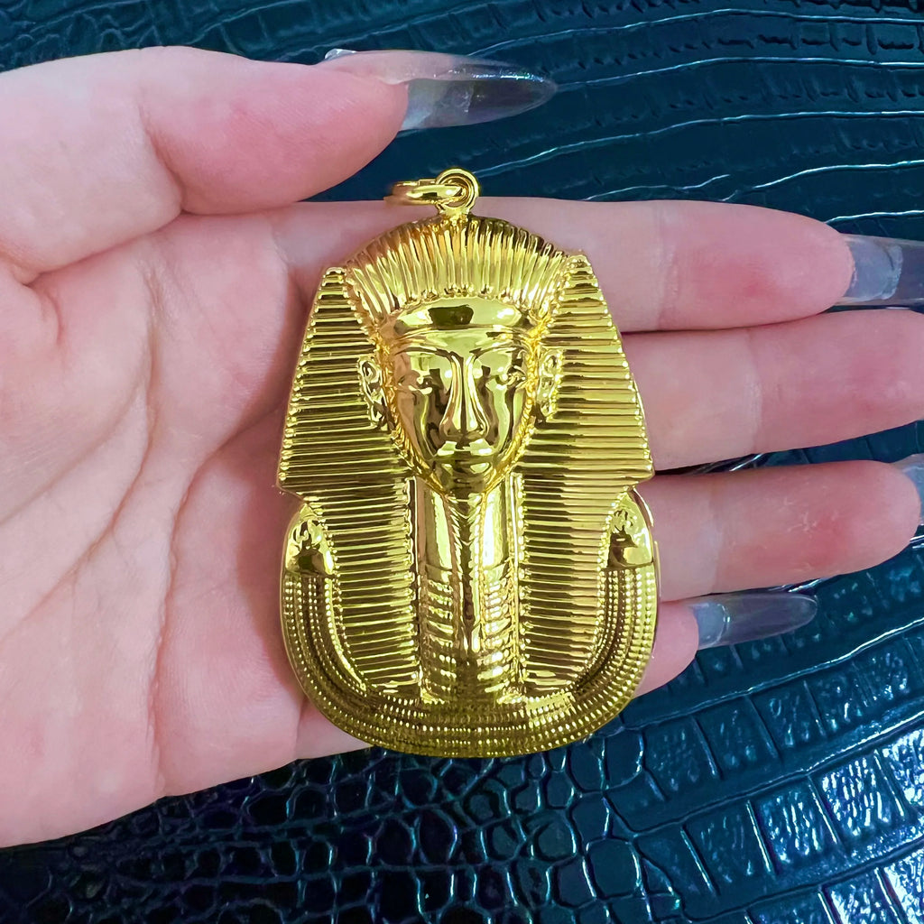Gold Sovereign Pendant Necklace